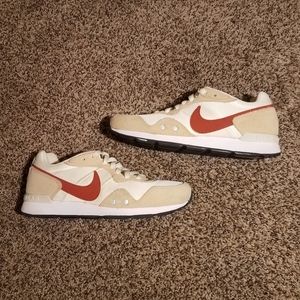 Nike Womens Venture Runner Shoes